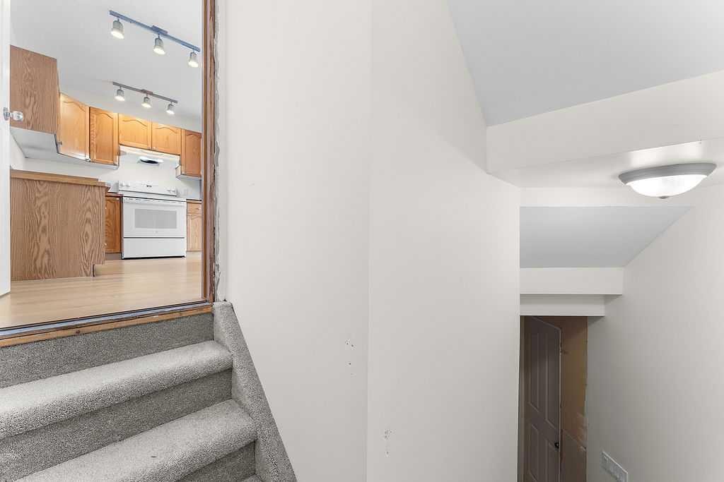 108 Everstone Rise Sw, Calgary, AB - Indoor