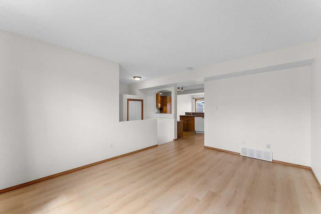 108 Everstone Rise Sw, Calgary, AB - Indoor Photo Showing Other Room