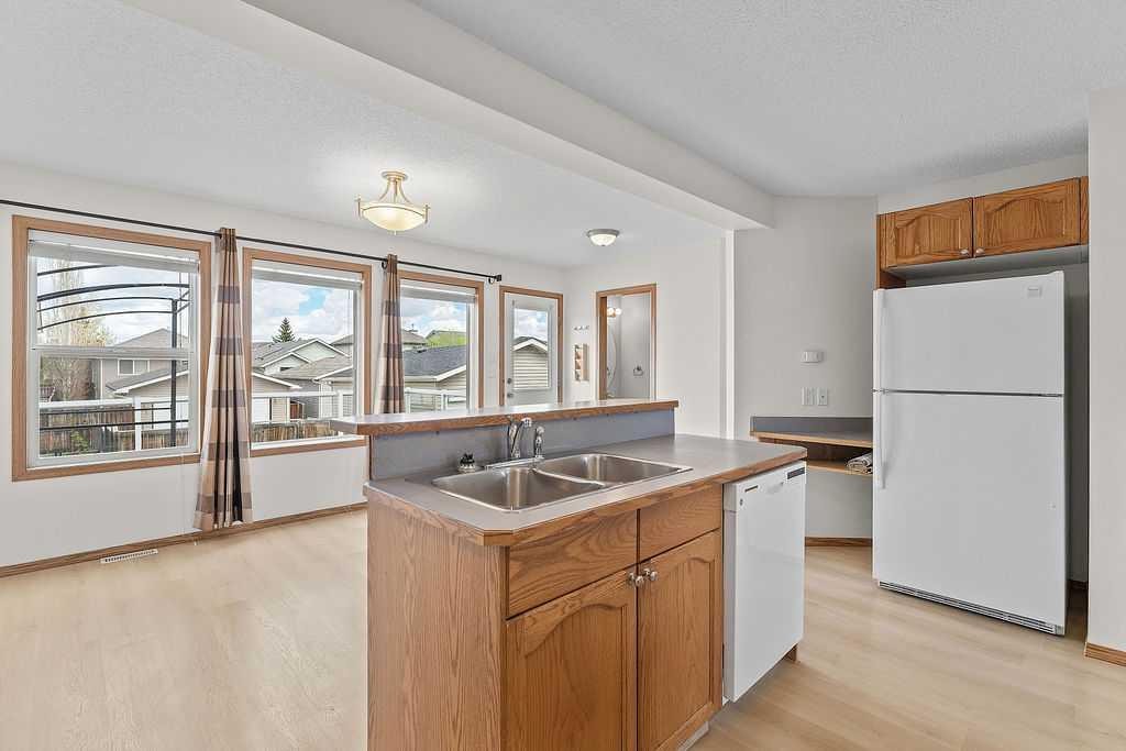 108 Everstone Rise Sw, Calgary, AB - Indoor Photo Showing Kitchen With Double Sink