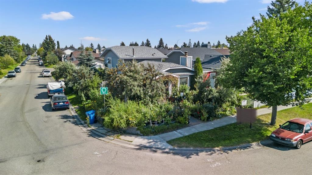 16 Tararidge Drive Ne, Calgary, AB - Outdoor