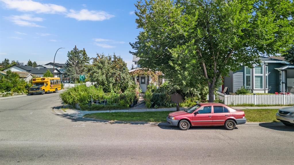 16 Tararidge Drive Ne, Calgary, AB - Outdoor