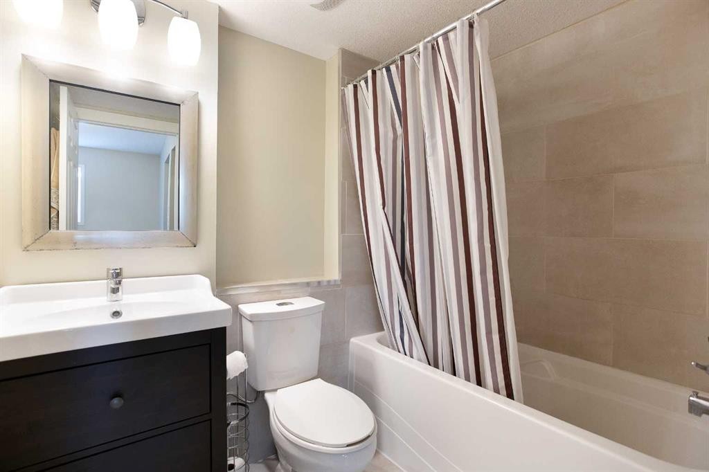 2420 Riverstone Road Se, Calgary, AB - Indoor Photo Showing Bathroom