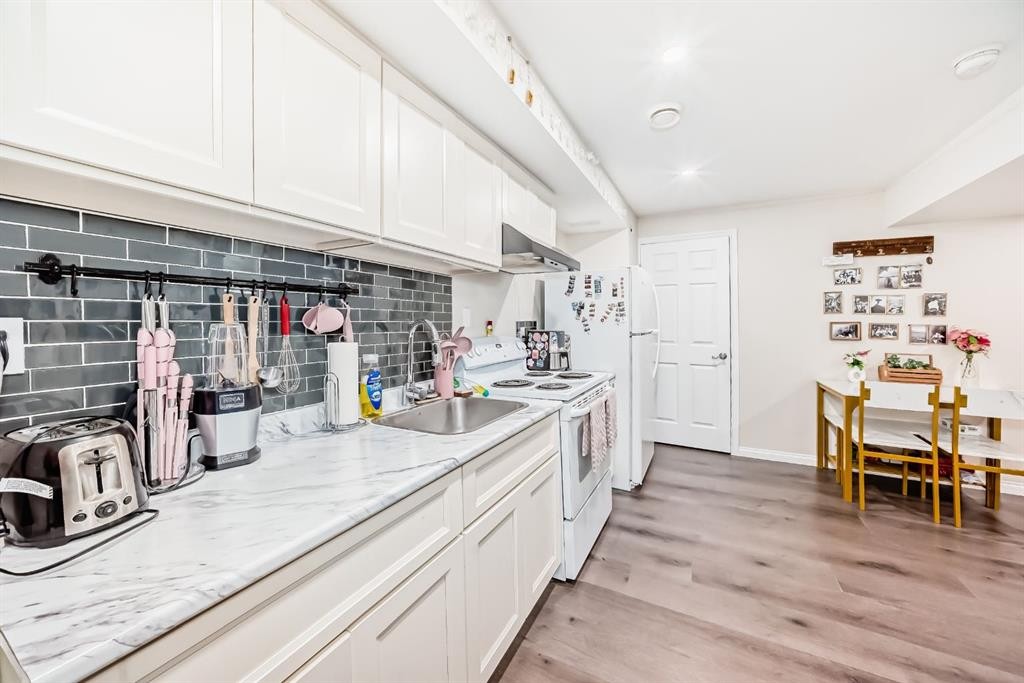 89 Evansdale Landing Nw, Calgary, AB - Indoor Photo Showing Kitchen
