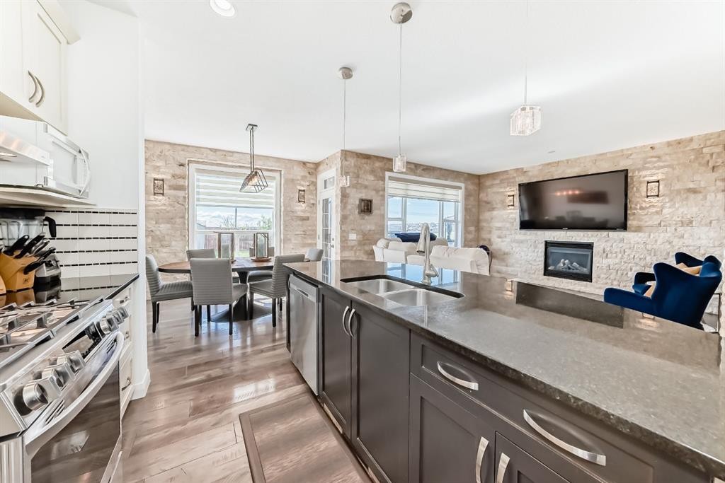 89 Evansdale Landing Nw, Calgary, AB - Indoor Photo Showing Kitchen With Fireplace With Double Sink With Upgraded Kitchen