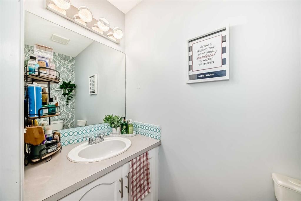 57 Mt Aberdeen Manor Se, Calgary, AB - Indoor Photo Showing Bathroom