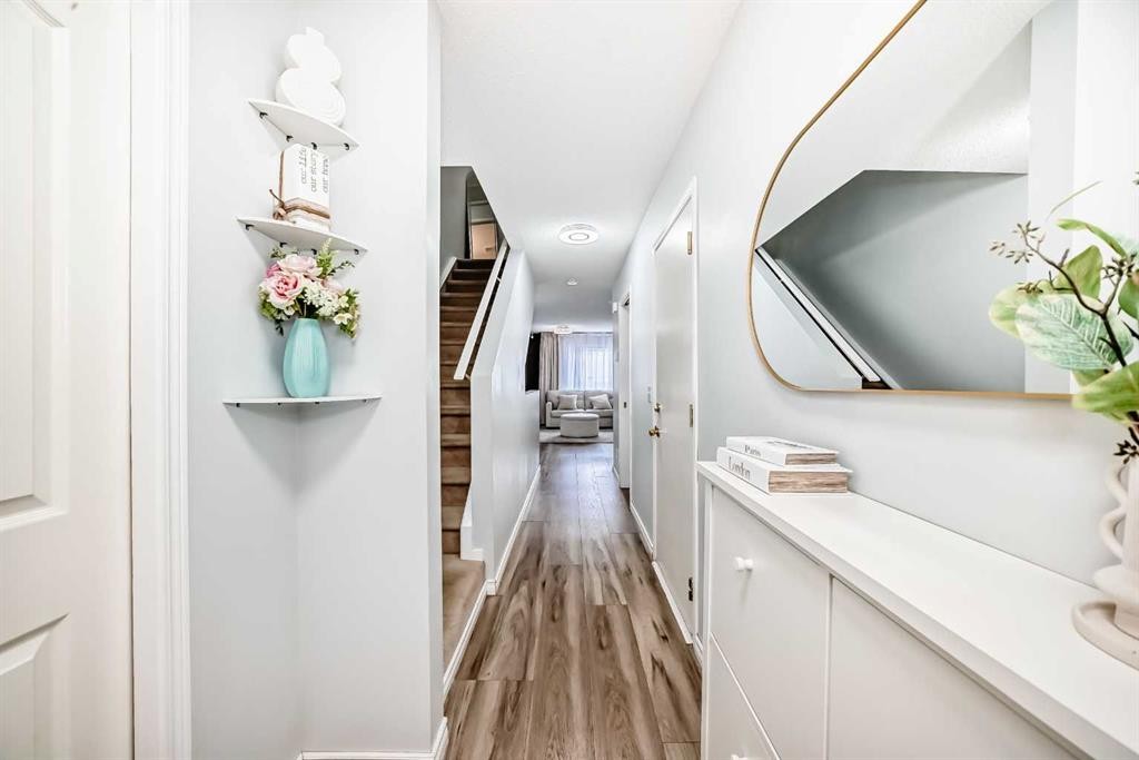57 Mt Aberdeen Manor Se, Calgary, AB - Indoor