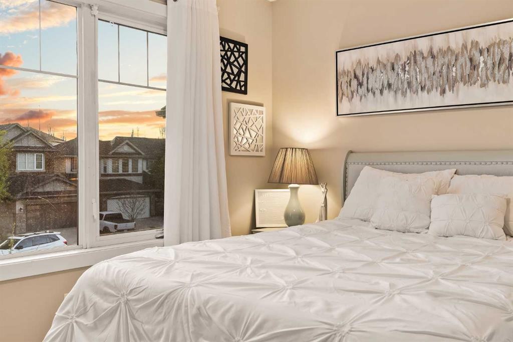 62 Panamount View Nw, Calgary, AB - Indoor Photo Showing Bedroom