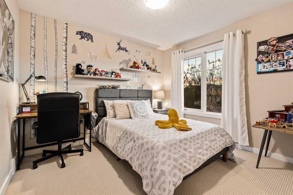 62 Panamount View Nw, Calgary, AB - Indoor Photo Showing Bedroom