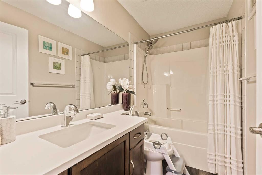 62 Panamount View Nw, Calgary, AB - Indoor Photo Showing Bathroom