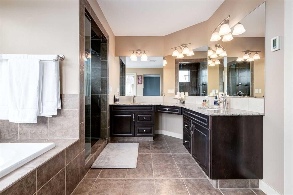 7 Sunset Way, Cochrane, AB - Indoor Photo Showing Bathroom