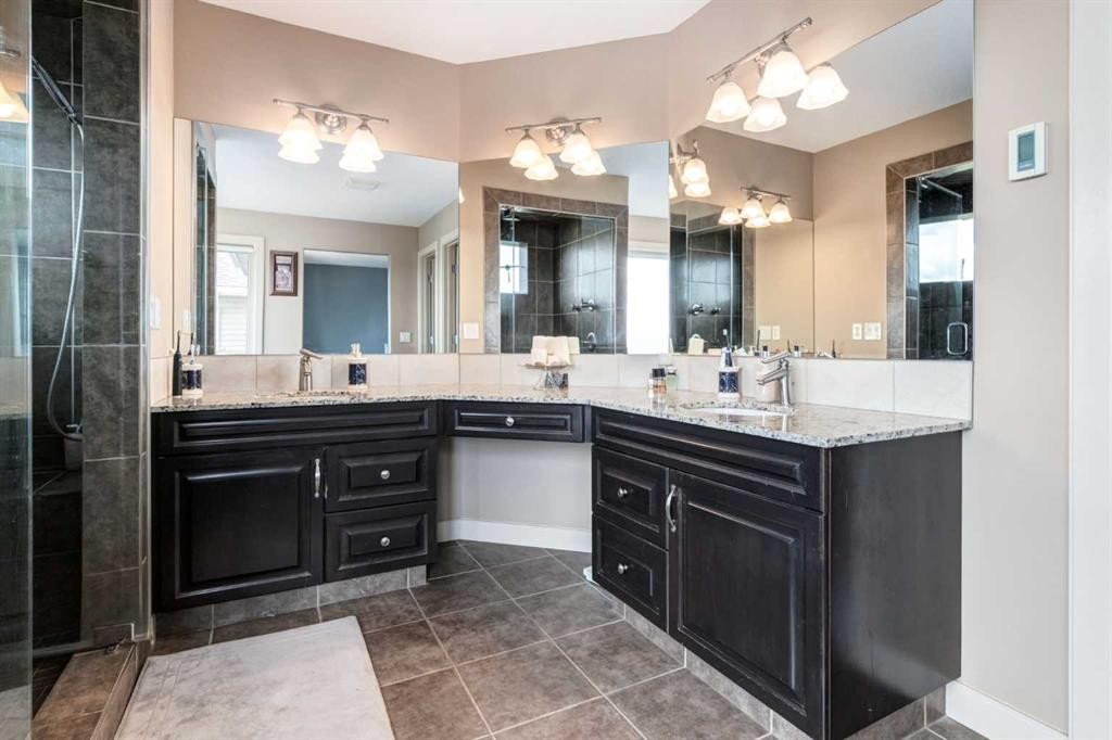 7 Sunset Way, Cochrane, AB - Indoor Photo Showing Bathroom