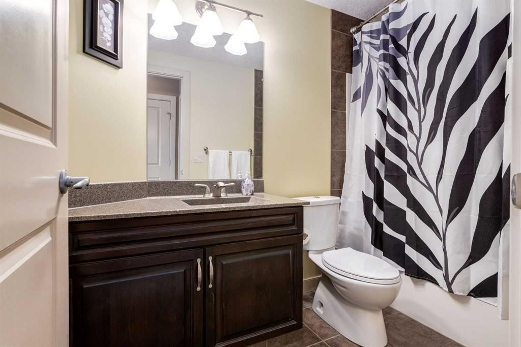7 Sunset Way, Cochrane, AB - Indoor Photo Showing Bathroom