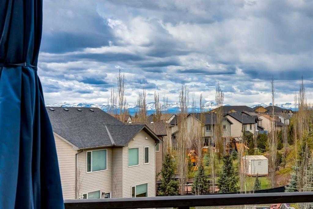 7 Sunset Way, Cochrane, AB - Outdoor