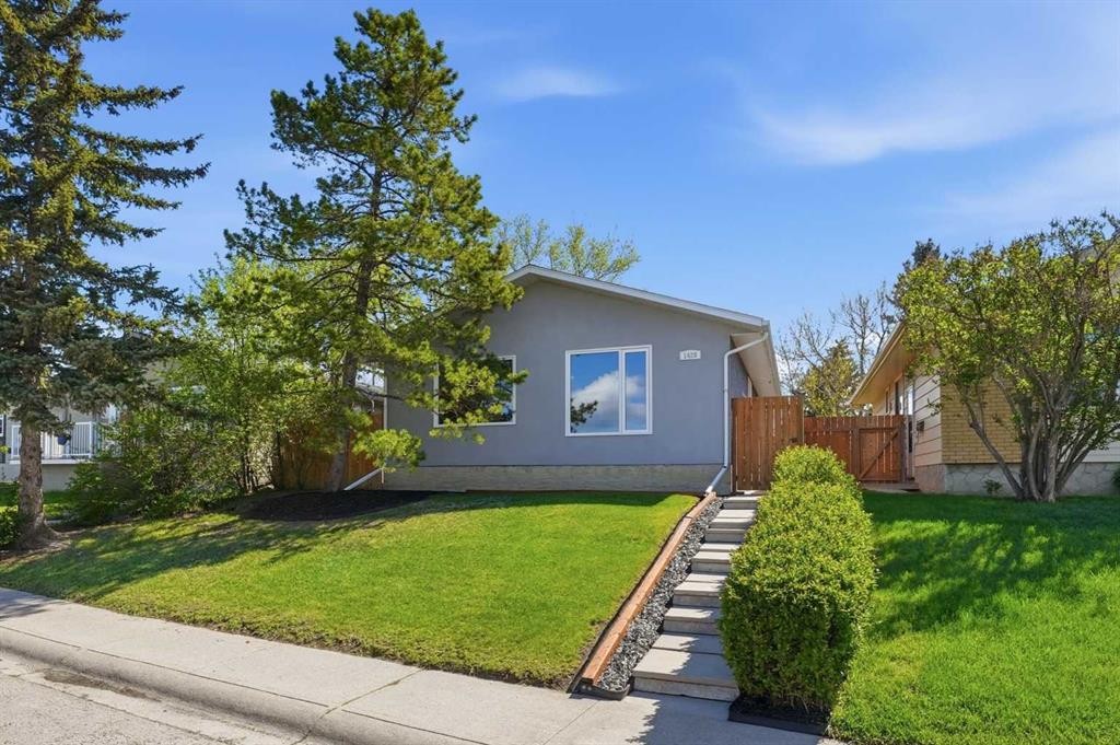 1420 Marlyn Way Ne, Calgary, AB - Outdoor