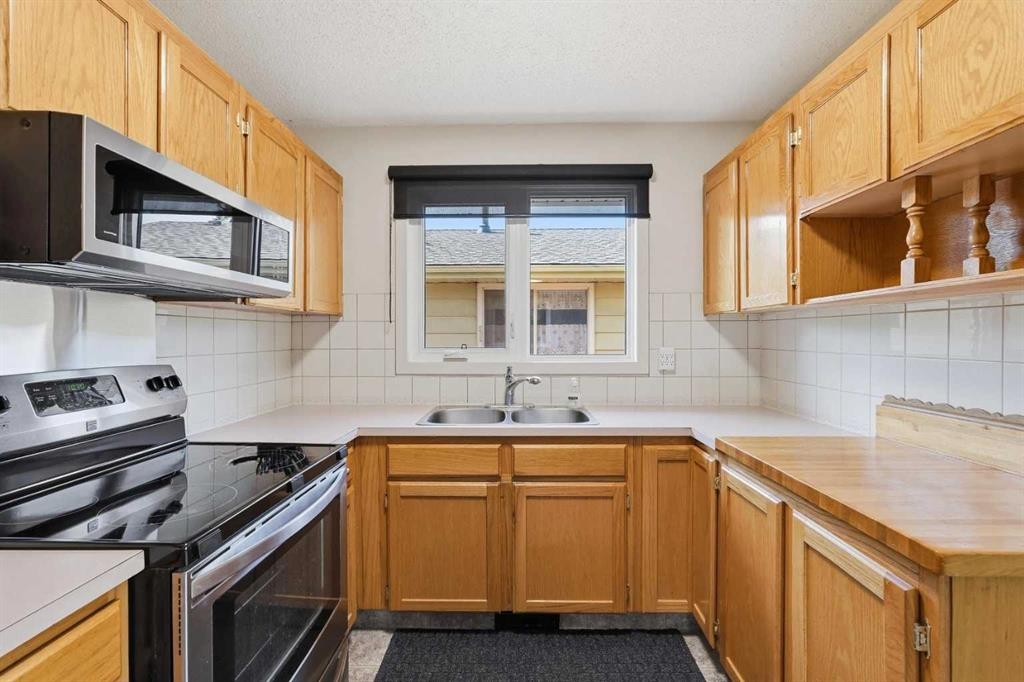 1420 Marlyn Way Ne, Calgary, AB - Indoor Photo Showing Kitchen With Double Sink