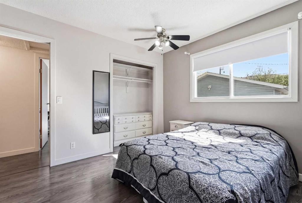 1420 Marlyn Way Ne, Calgary, AB - Indoor Photo Showing Bedroom