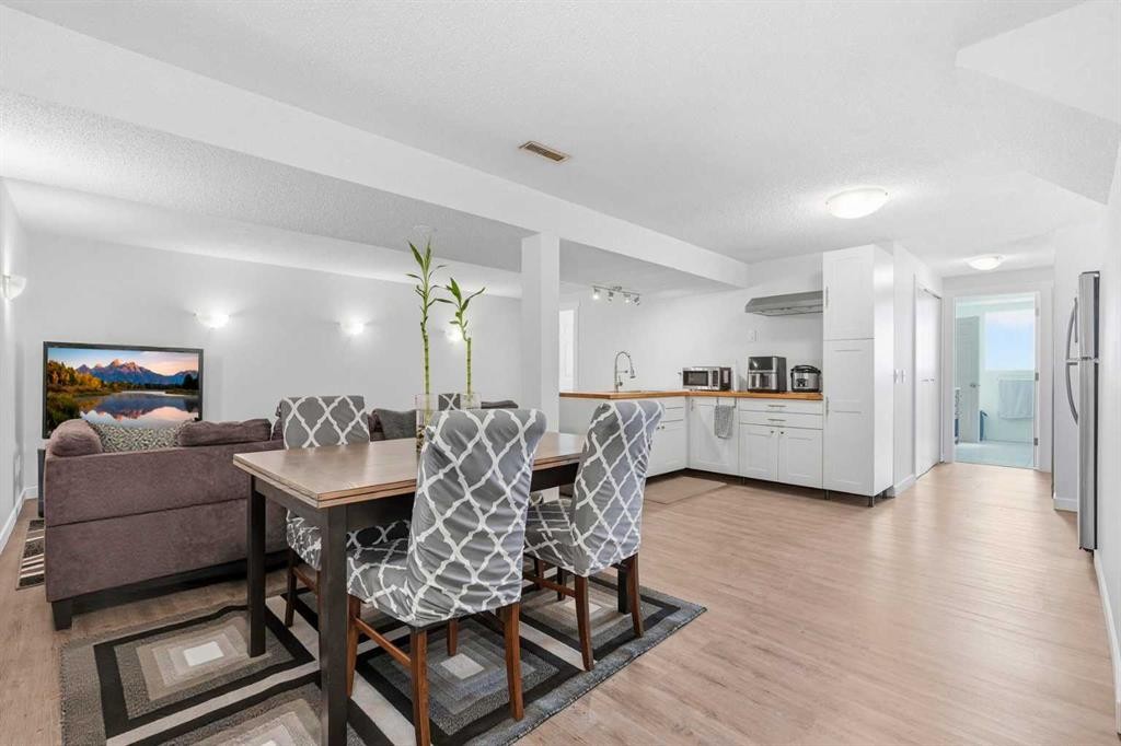 1420 Marlyn Way Ne, Calgary, AB - Indoor Photo Showing Dining Room