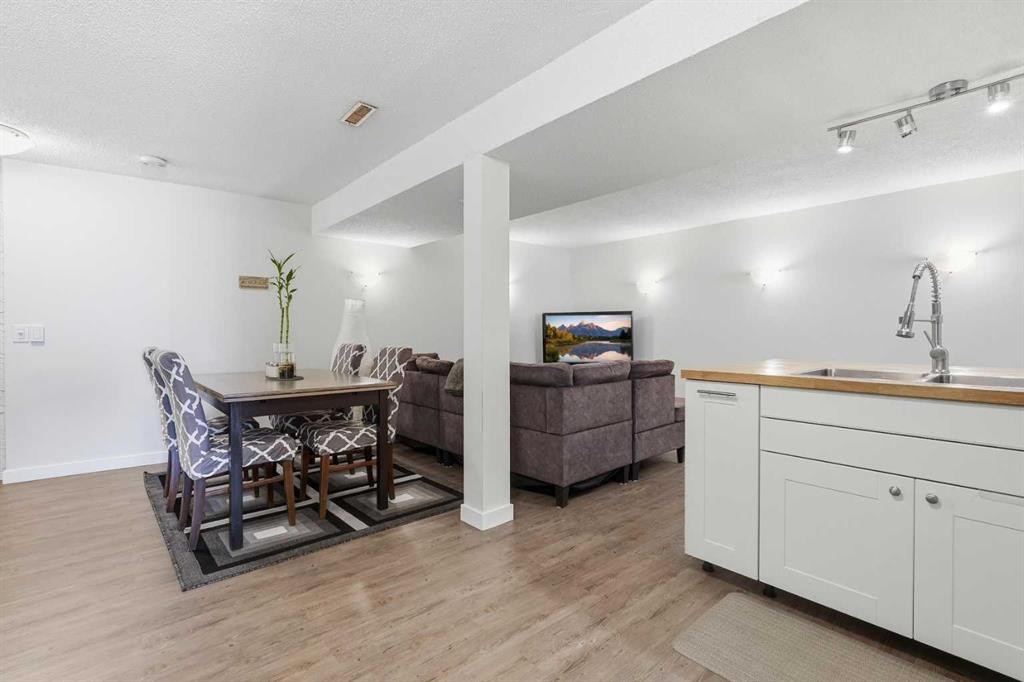 1420 Marlyn Way Ne, Calgary, AB - Indoor