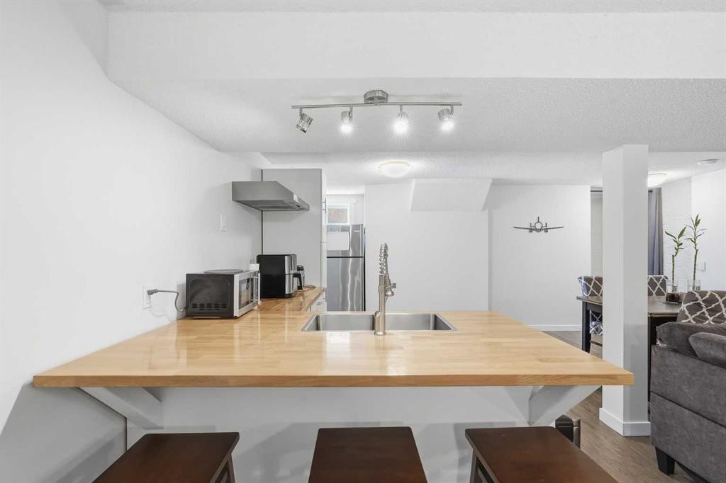 1420 Marlyn Way Ne, Calgary, AB - Indoor