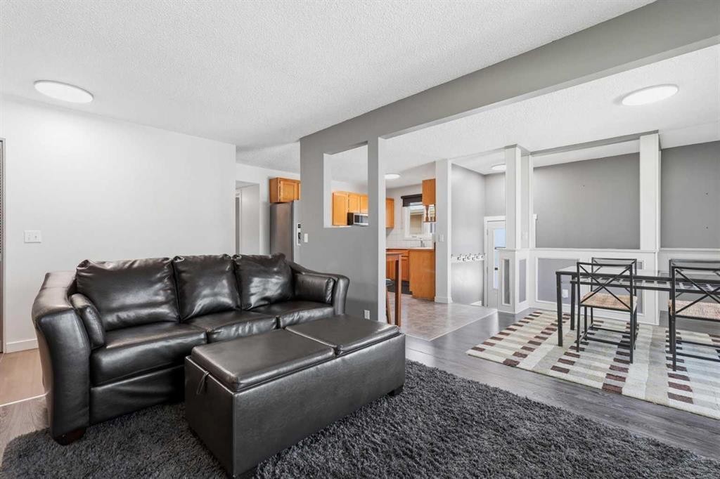 1420 Marlyn Way Ne, Calgary, AB - Indoor Photo Showing Living Room