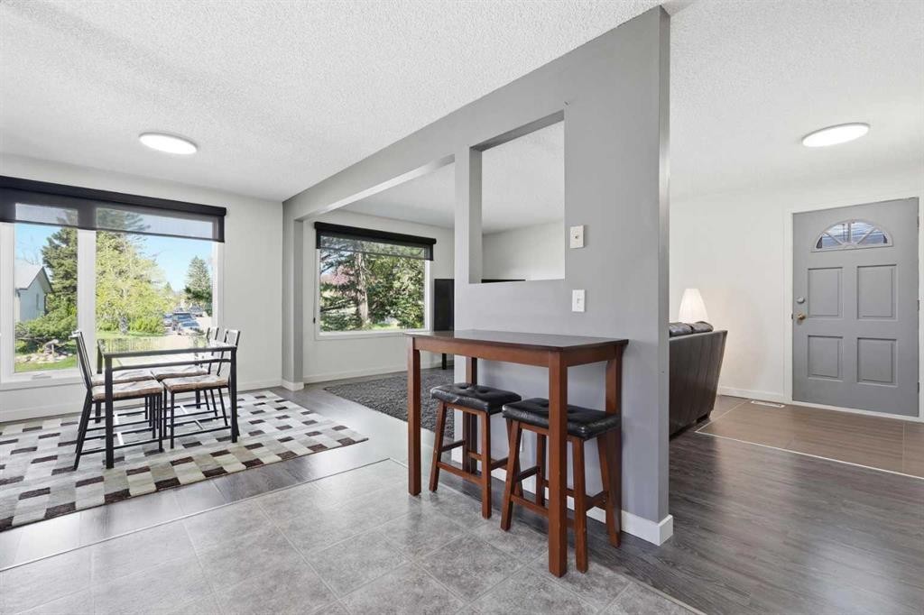 1420 Marlyn Way Ne, Calgary, AB - Indoor Photo Showing Dining Room