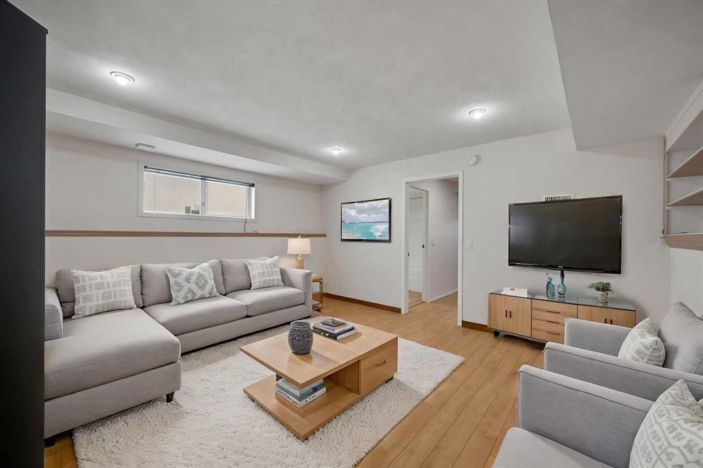 51 Covington Rise Ne, Calgary, AB - Indoor Photo Showing Living Room