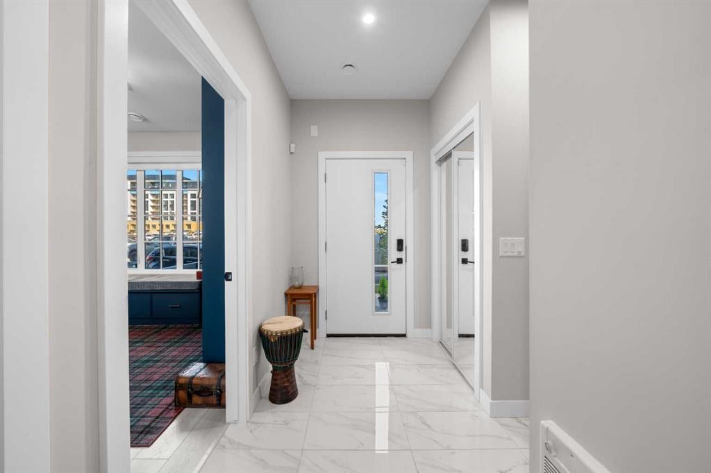 8161 8 Avenue, Calgary, AB - Indoor Photo Showing Other Room
