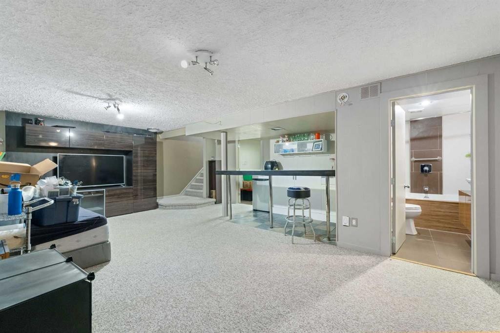 48 Franklin Drive Se, Calgary, AB - Indoor
