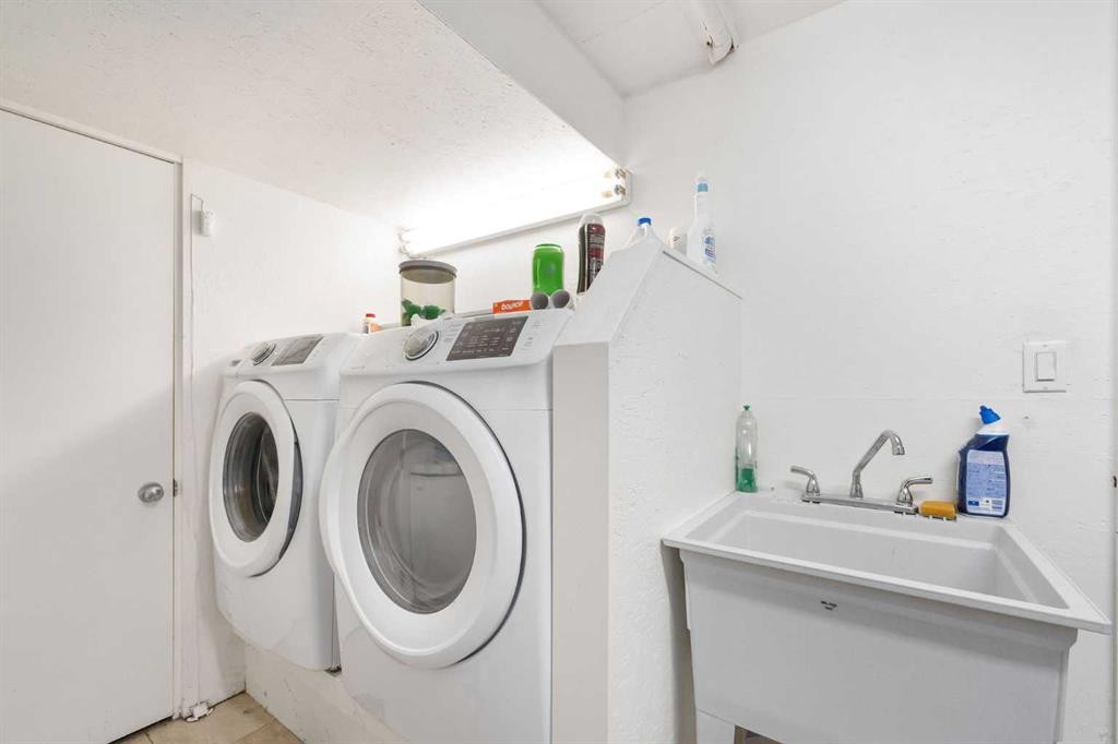 48 Franklin Drive Se, Calgary, AB - Indoor Photo Showing Laundry Room