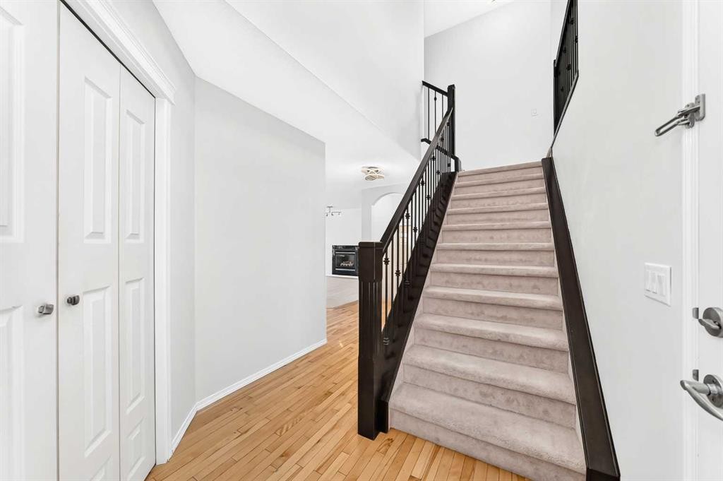 6 Cougarstone Crescent Sw, Calgary, AB - Indoor Photo Showing Other Room