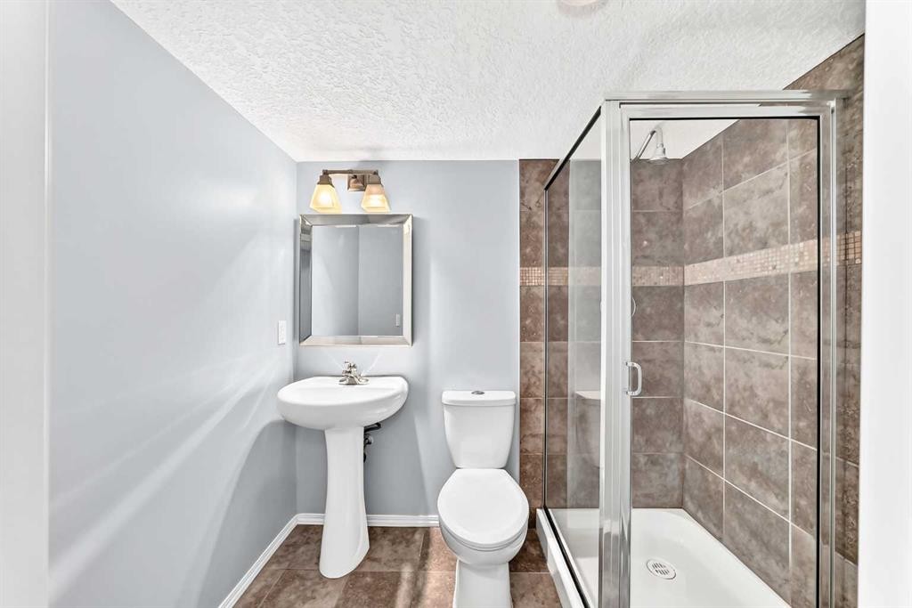 6 Cougarstone Crescent Sw, Calgary, AB - Indoor Photo Showing Bathroom