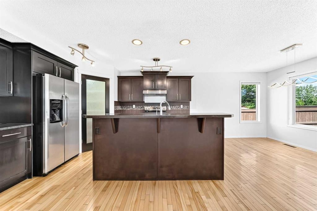 6 Cougarstone Crescent Sw, Calgary, AB - Indoor Photo Showing Kitchen