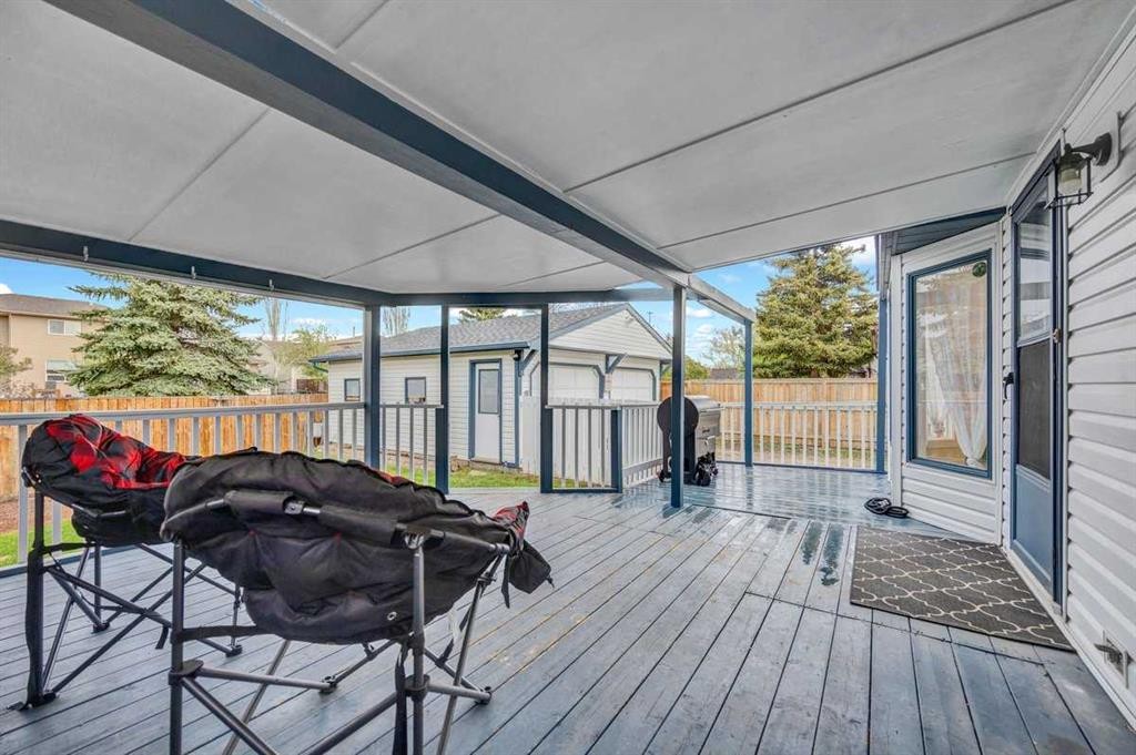 22 Sandstone Crescent Se, Airdrie, AB - Outdoor With Deck Patio Veranda With Exterior