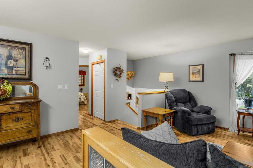 146 Cougar Point Road, Canmore, AB - Indoor Photo Showing Living Room