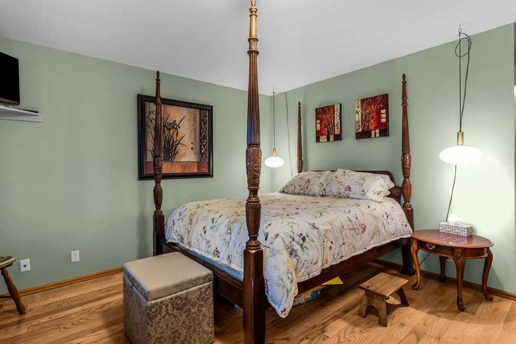 146 Cougar Point Road, Canmore, AB - Indoor Photo Showing Bedroom