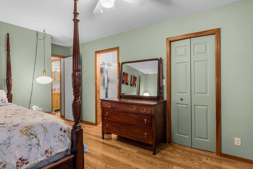 146 Cougar Point Road, Canmore, AB - Indoor Photo Showing Bedroom