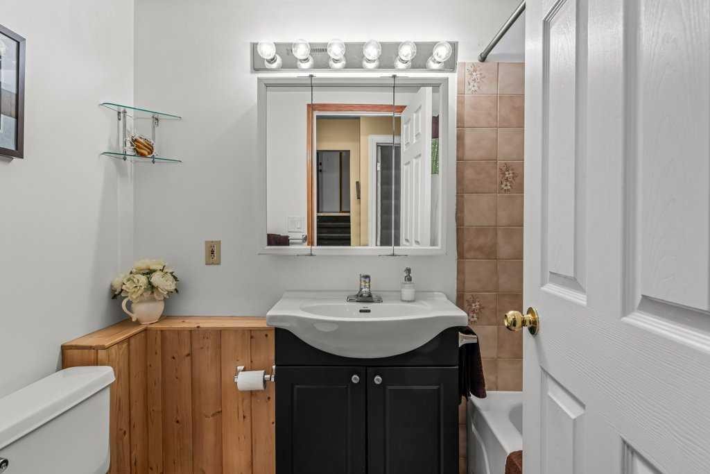 146 Cougar Point Road, Canmore, AB - Indoor Photo Showing Bathroom