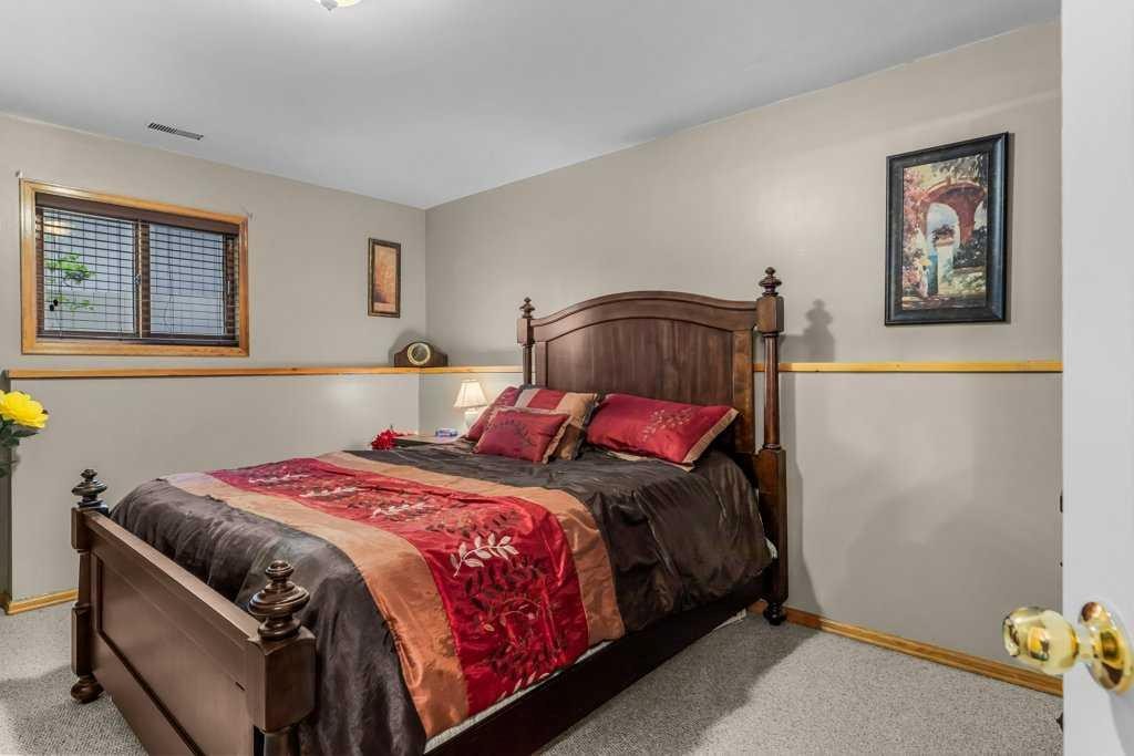146 Cougar Point Road, Canmore, AB - Indoor Photo Showing Bedroom