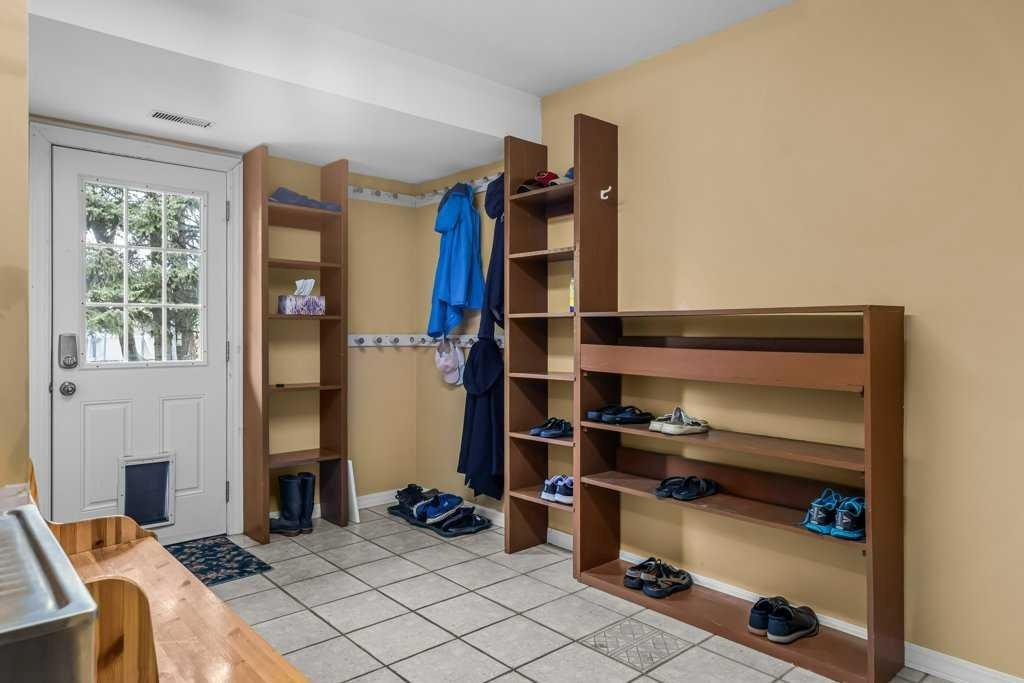 146 Cougar Point Road, Canmore, AB - Indoor