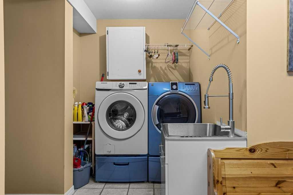 146 Cougar Point Road, Canmore, AB - Indoor Photo Showing Laundry Room