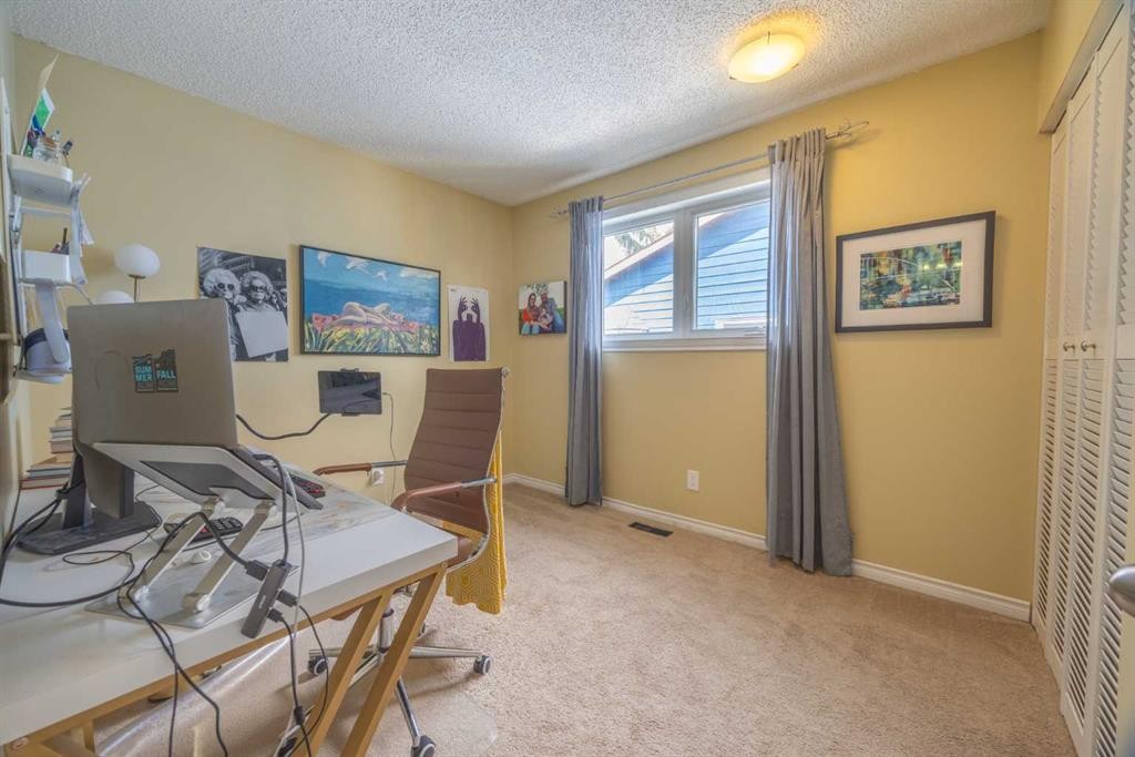 6716 Ranchview Drive Nw, Calgary, AB - Indoor Photo Showing Other Room