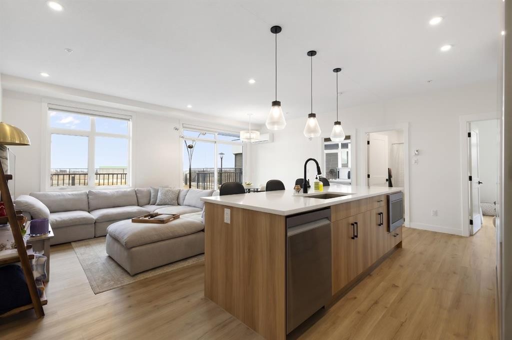 6103-200 Seton Circle Se, Calgary, AB - Indoor