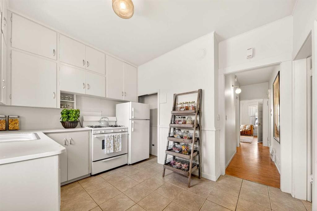 317 21 Avenue Sw, Calgary, AB - Indoor Photo Showing Kitchen