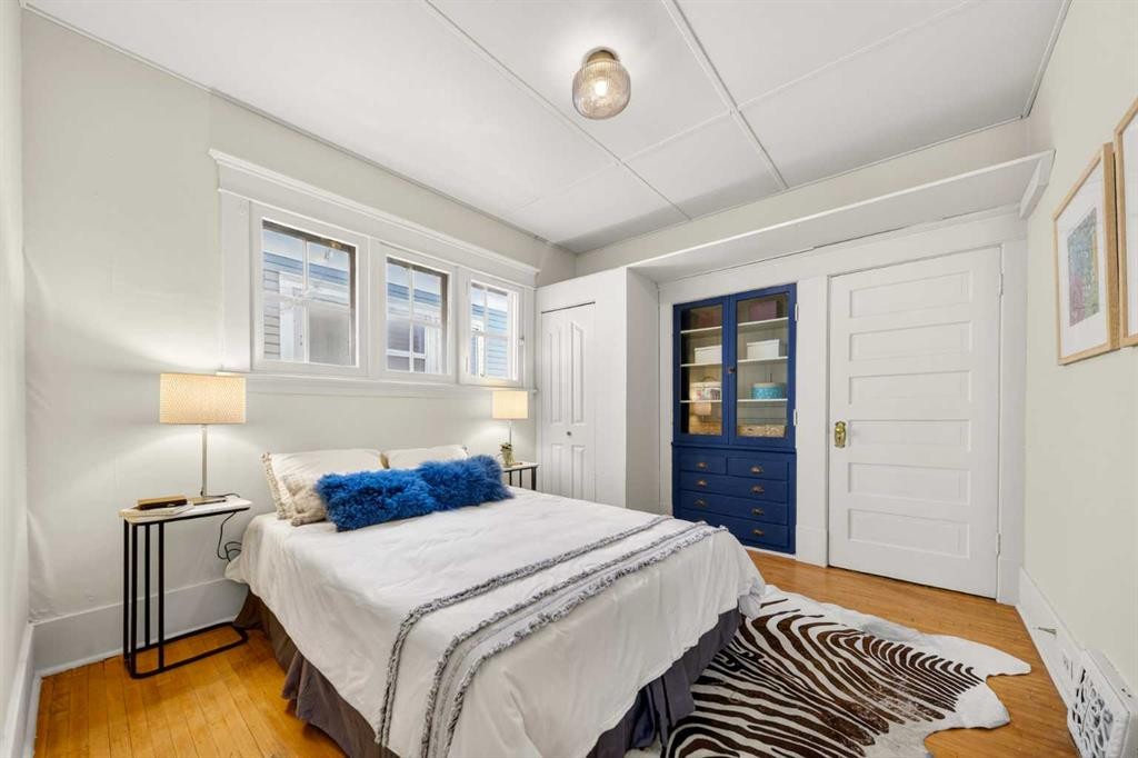 317 21 Avenue Sw, Calgary, AB - Indoor Photo Showing Bedroom