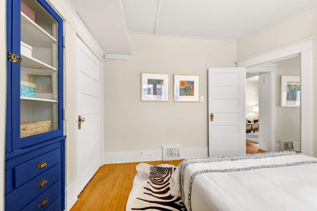 317 21 Avenue Sw, Calgary, AB - Indoor Photo Showing Bedroom