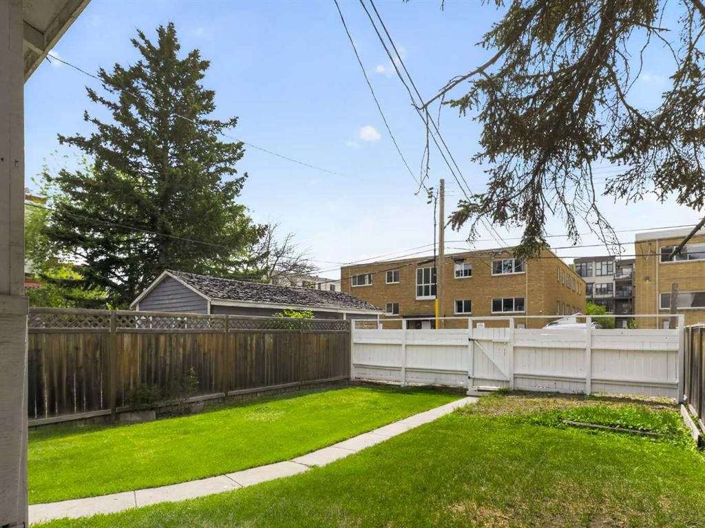 317 21 Avenue Sw, Calgary, AB - Outdoor With Backyard