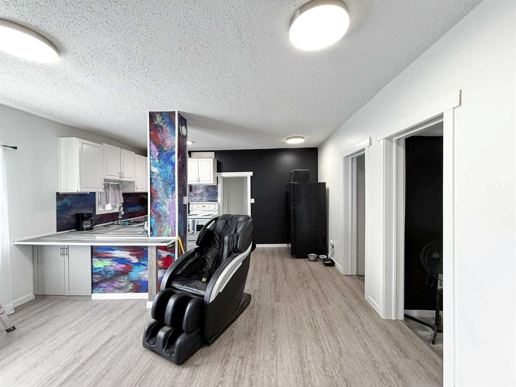 2031 18 Avenue, Bowden, AB - Indoor