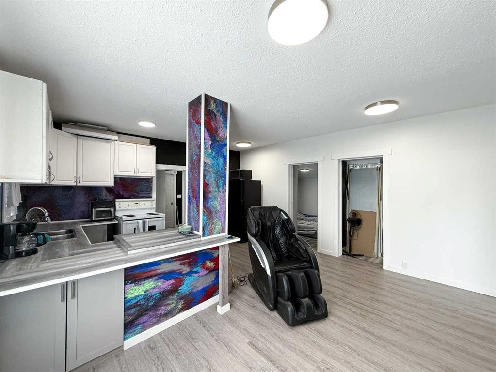2031 18 Avenue, Bowden, AB - Indoor Photo Showing Kitchen