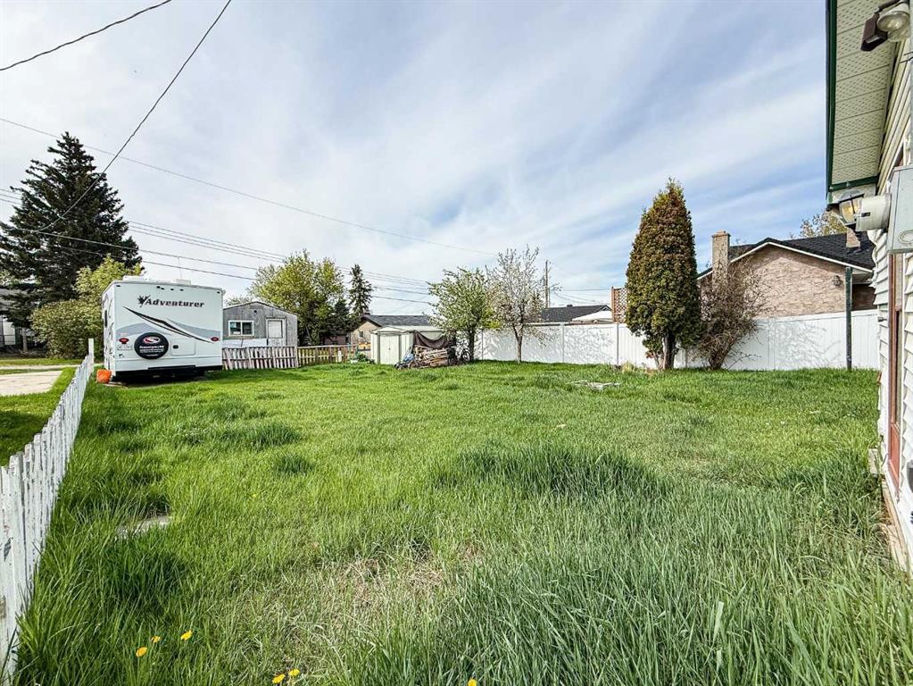 2031 18 Avenue, Bowden, AB - Outdoor