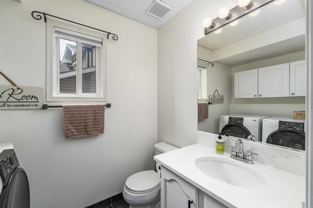 381 Hidden Valley Manor Nw, Calgary, AB - Indoor Photo Showing Bathroom